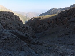   ,      beginning of the large canyon, the path goes to the shelf on the right