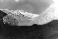 33. Вид на ледник Ю.Соминг при спуске с пер.Кунь-Курмас