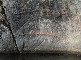 надпись на скале