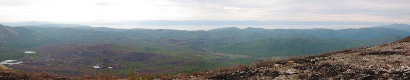 панорама с хребта в сторону Байкала, внизу виден горелый лес