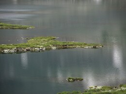 мысы и острова на большом озере под горой Акулимашкит