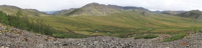 панорама долины Безумного, слева - перевал к Укромному