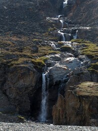 водопады на правом притоке с перевала Ворота
