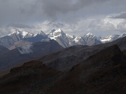горы за Чандрой, слева Gepang Goh (5870)