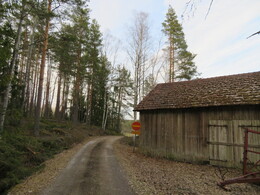 сараи с черепичными крышами, чувствуется, что я на западе Финляндии