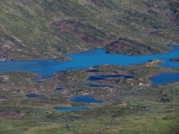 озеро Lonvatnet к юго-востоку от вершины
