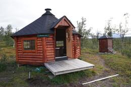 Trollvannet - место для огня и туалет рядом с озером Trollvatnet