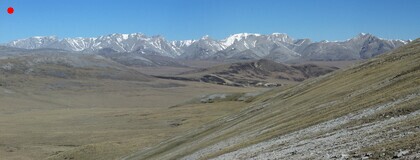 на перевале к Дунд-Хэм-Голу, впереди виден массив горы Уран-Душ-Ула