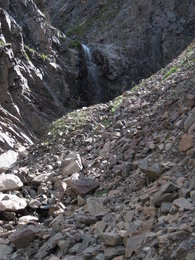 водопад в начале каньона