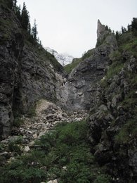обошли водопад в начале каньона по тропе ЛБ