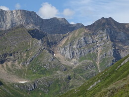 горы за Ср.Киштой, видна стена за притоком Большой Кишты