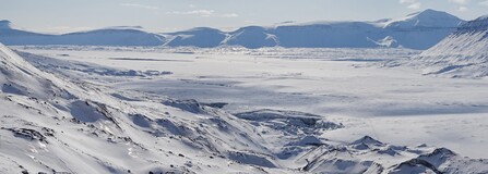 панорама ледника Орса и озеро Trebrevatnet под ним