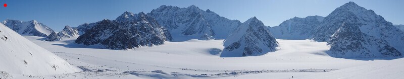 панорама гор к югу от ледника Трюггве