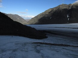 вид вниз по долине, впадение ледника 3а в ледник 3 (Палатка)