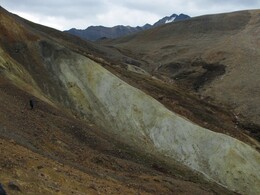 траверс песчаных склонов перед выходом на перевал Кислый