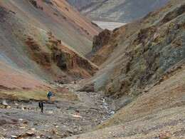 спуск с перевала, небольшой каньон на ручье