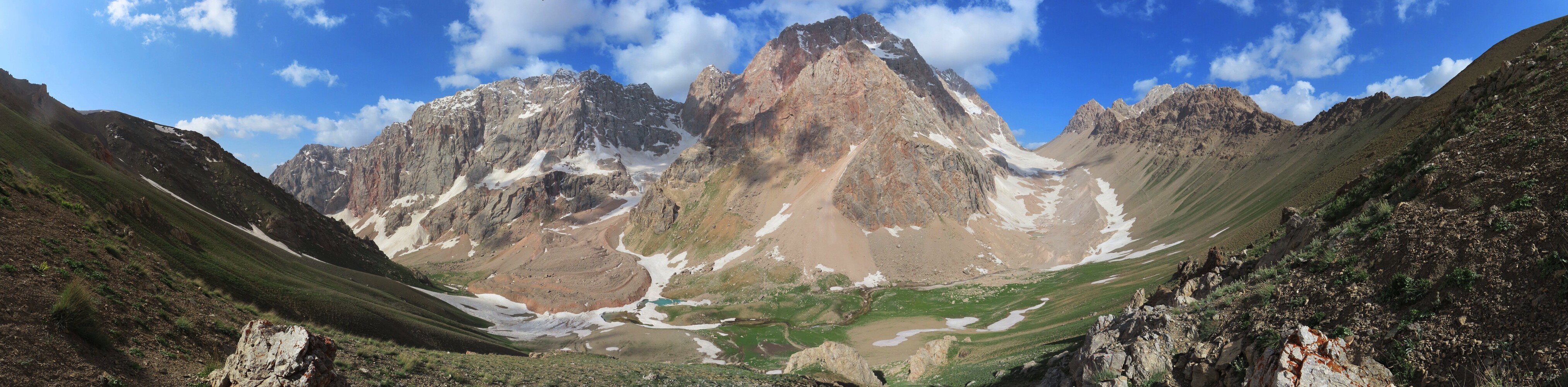         panorama from slopes between Obzorny and Poltava passes