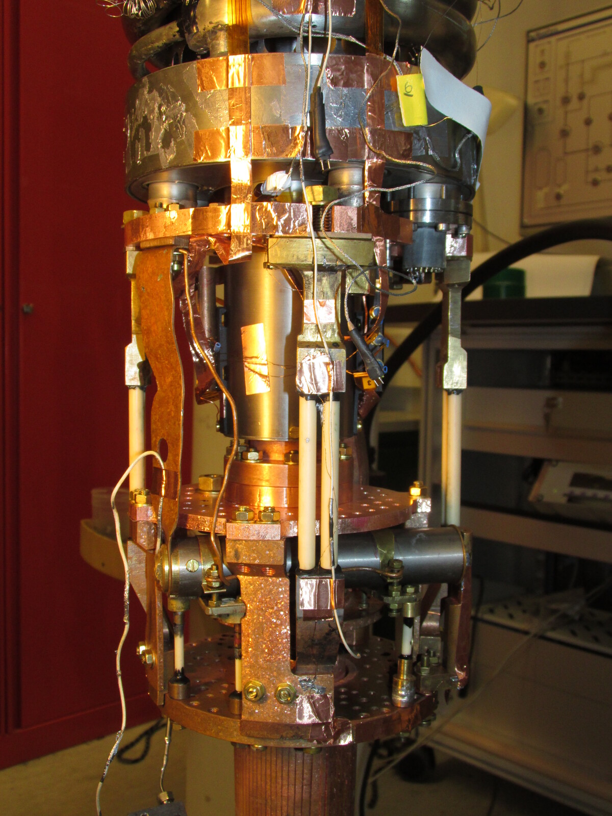 nuclear stage with the cell is attached to the cryostat