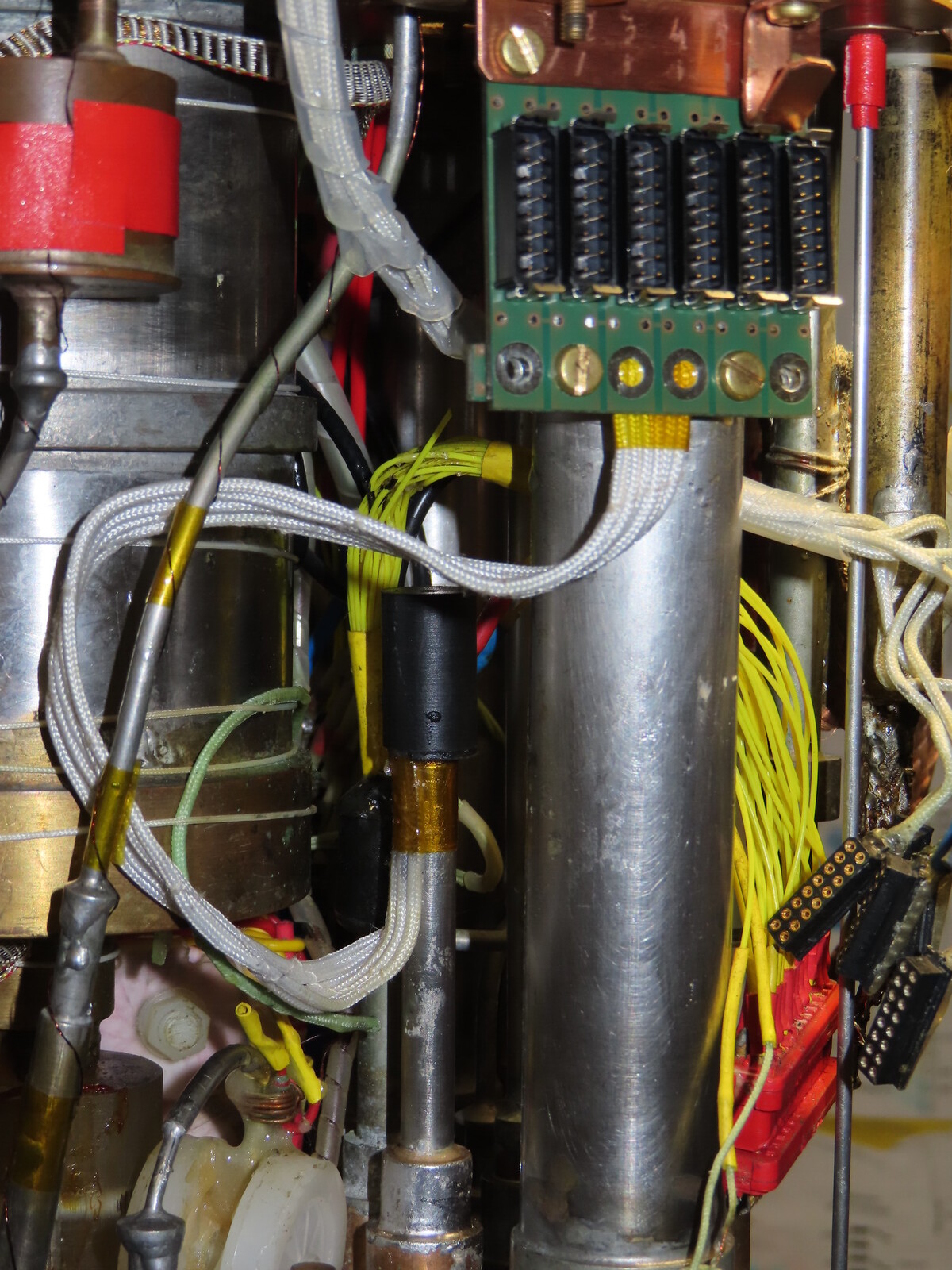 feedthrough soldered to the vacuum can flange
