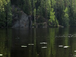 красивые озерки и скалы около города Karkkila