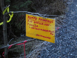 учись читать по-фински, а то не узнаешь про неожиданные опасности леса!