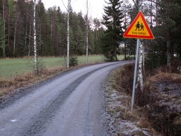 учись читать по-фински, а то не узнаешь про неожиданные опасности леса!