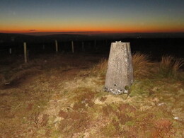 тригопункт Burn Moor Fell (402m)