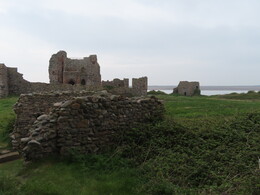 развалины замка ruins of the castle